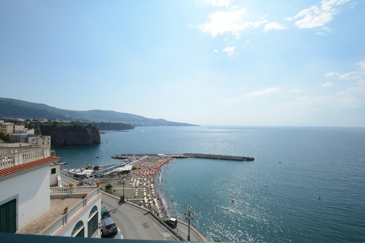 Panorama Palace Hotel Meta Exteriér fotografie