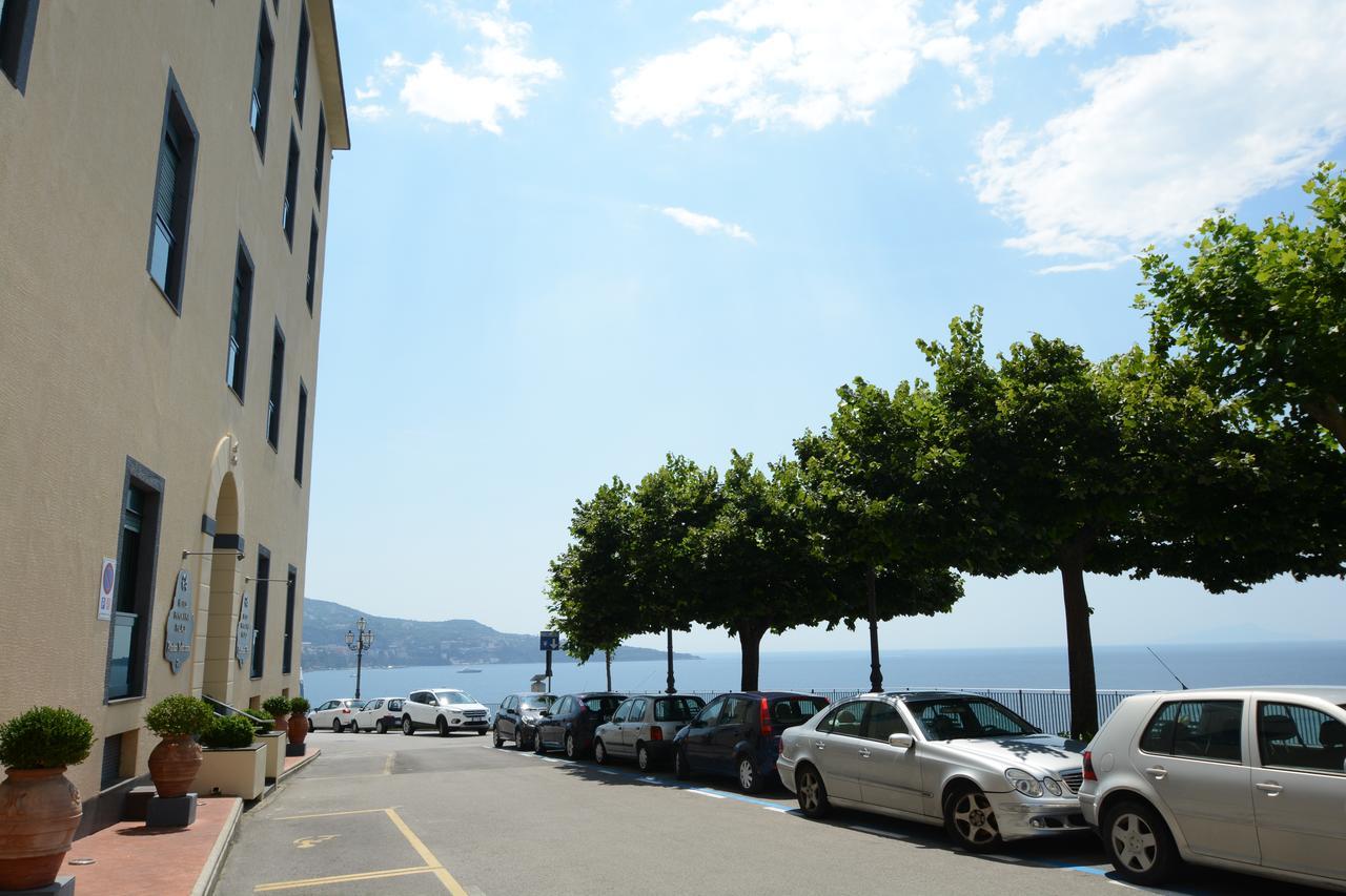 Panorama Palace Hotel Meta Exteriér fotografie